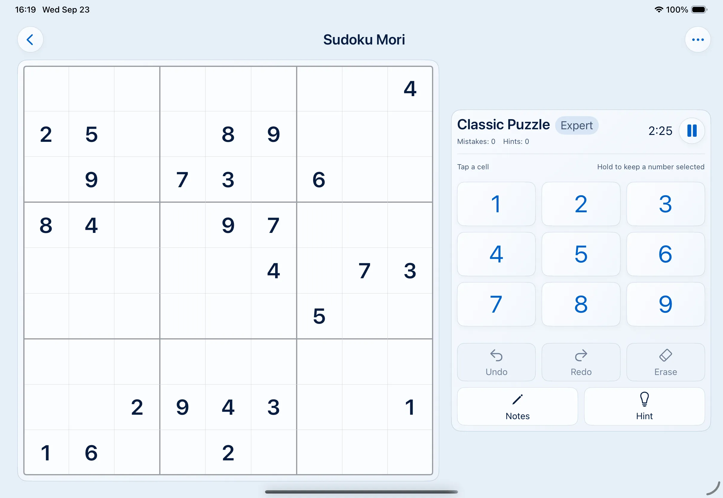 The right-handed iPad layout in the light theme, the board on the left and the keypad, undo, redo, erase, notes and hint in the right column.
